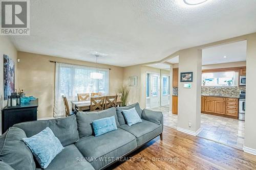 33 Herkley Drive, Brampton, ON - Indoor Photo Showing Living Room