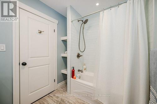 6490 Panton Street, Burlington, ON - Indoor Photo Showing Bathroom