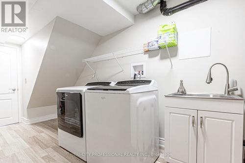 3404 Angel Pass Drive, Mississauga, ON - Indoor Photo Showing Laundry Room