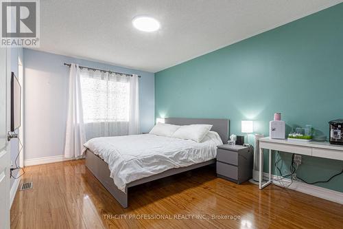 3404 Angel Pass Drive, Mississauga, ON - Indoor Photo Showing Bedroom