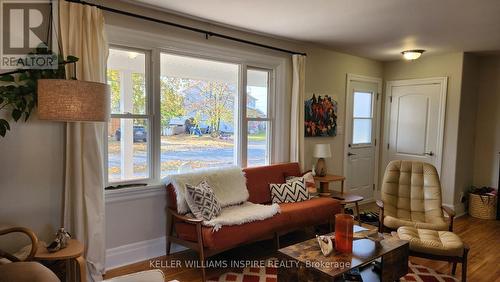 2 Diver Belt Drive, Prince Edward County (Picton), ON - Indoor Photo Showing Living Room