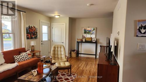 2 Diver Belt Drive, Prince Edward County (Picton), ON - Indoor Photo Showing Living Room