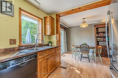 7 Alexander Avenue, Barrie, ON - Indoor Photo Showing Kitchen With Double Sink