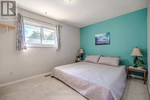 7 Alexander Avenue, Barrie, ON - Indoor Photo Showing Bedroom