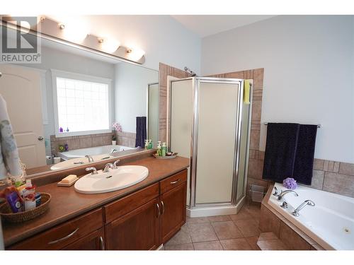 334 Moubray Road, Kelowna, BC - Indoor Photo Showing Bathroom