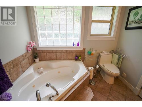 334 Moubray Road, Kelowna, BC - Indoor Photo Showing Bathroom