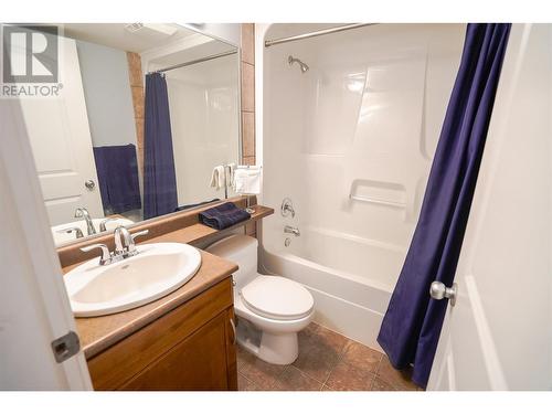 334 Moubray Road, Kelowna, BC - Indoor Photo Showing Bathroom