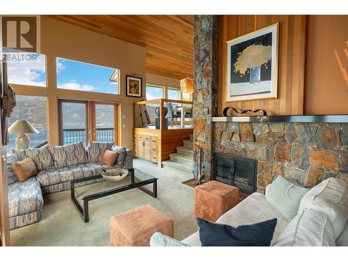 1238 Kyndree Court, Kelowna, BC - Indoor Photo Showing Living Room With Fireplace