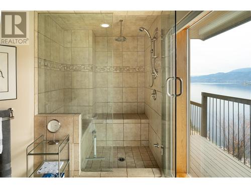 1238 Kyndree Court, Kelowna, BC - Indoor Photo Showing Bathroom