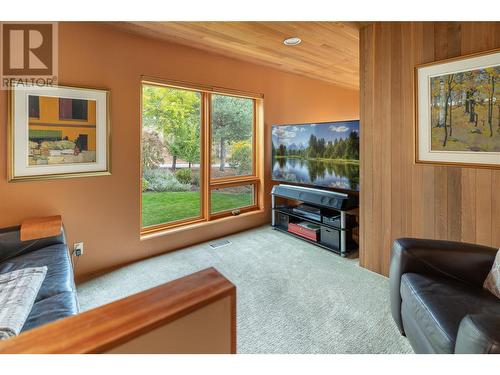 1238 Kyndree Court, Kelowna, BC - Indoor Photo Showing Living Room