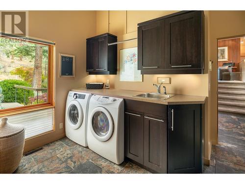 1238 Kyndree Court, Kelowna, BC - Indoor Photo Showing Laundry Room