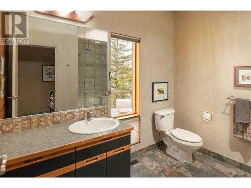 1238 Kyndree Court, Kelowna, BC - Indoor Photo Showing Bathroom