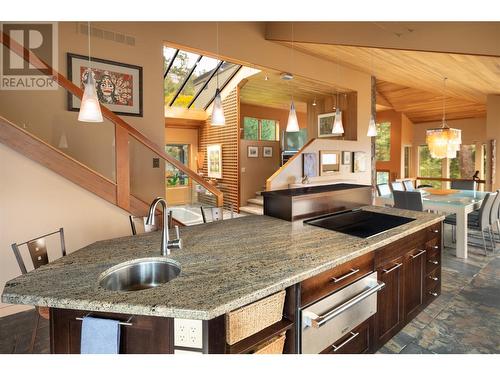 1238 Kyndree Court, Kelowna, BC - Indoor Photo Showing Kitchen