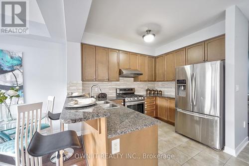 14 Icefall Road, Caledon, ON - Indoor Photo Showing Kitchen With Upgraded Kitchen