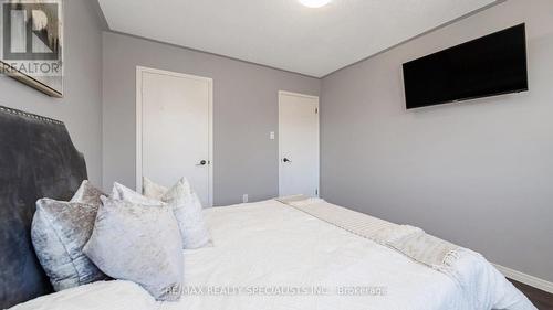 12 Willowcrest Court, Brampton, ON - Indoor Photo Showing Bedroom