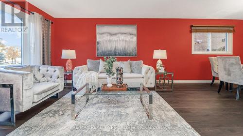 12 Willowcrest Court, Brampton, ON - Indoor Photo Showing Living Room