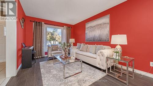 12 Willowcrest Court, Brampton, ON - Indoor Photo Showing Living Room