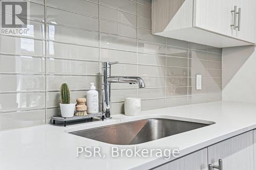 211 - 320 Plains Road E, Burlington, ON - Indoor Photo Showing Kitchen