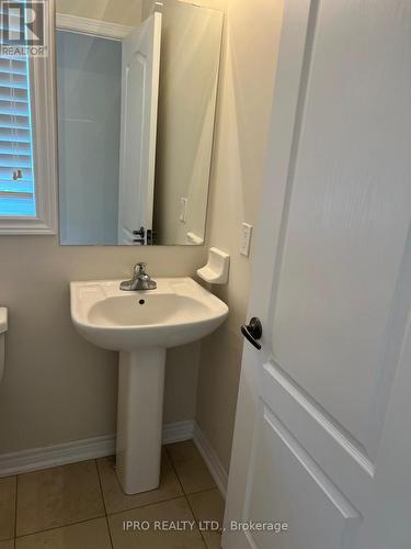 179 Law Drive, Guelph, ON - Indoor Photo Showing Bathroom