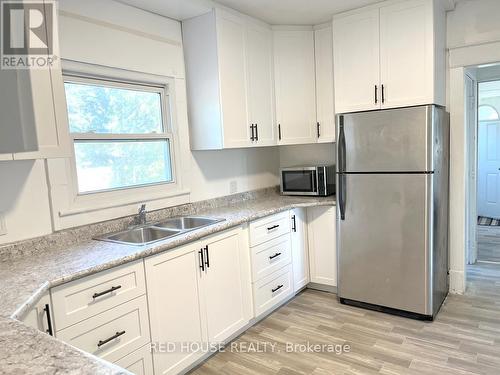 3866 Elm Street, Fort Erie, ON - Indoor Photo Showing Kitchen With Double Sink