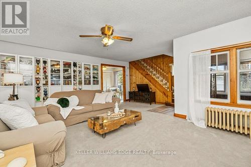 611 John Street, Haldimand, ON - Indoor Photo Showing Living Room