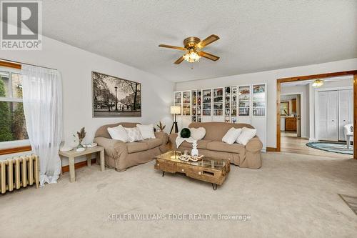 611 John Street, Haldimand, ON - Indoor Photo Showing Living Room