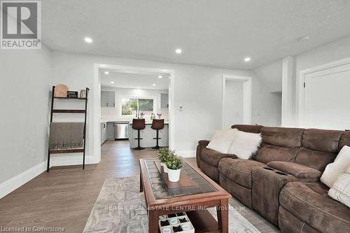 495-497 Mary Street, Woodstock, ON - Indoor Photo Showing Living Room