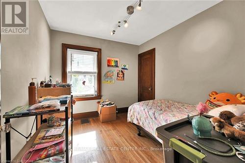 495-497 Mary Street, Woodstock, ON - Indoor Photo Showing Bedroom