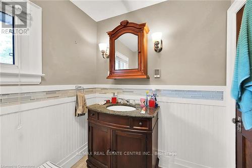 495-497 Mary Street, Woodstock, ON - Indoor Photo Showing Bathroom