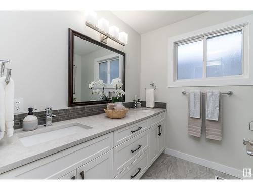 10213 75 St Nw, Edmonton, AB - Indoor Photo Showing Bathroom