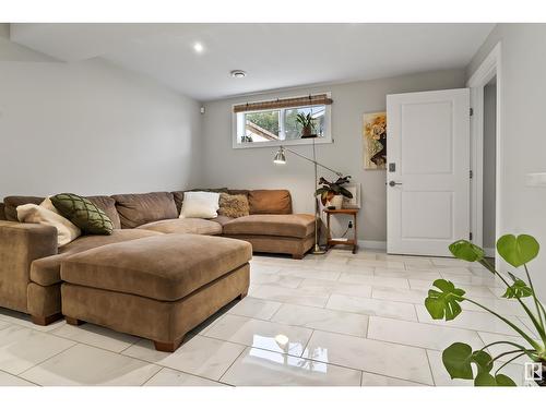 10213 75 St Nw, Edmonton, AB - Indoor Photo Showing Living Room