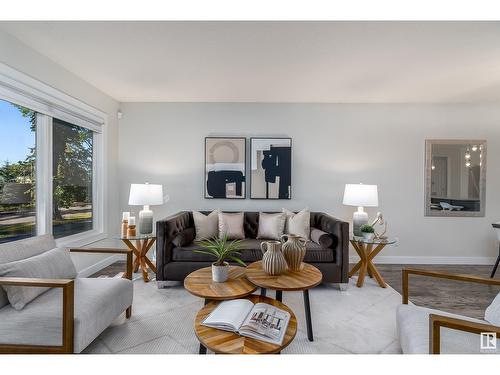 10213 75 St Nw, Edmonton, AB - Indoor Photo Showing Living Room