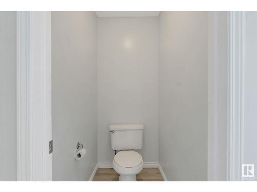 514 89 St Sw, Edmonton, AB - Indoor Photo Showing Bathroom