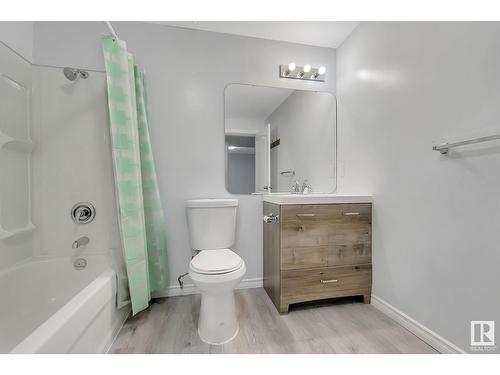 514 89 St Sw, Edmonton, AB - Indoor Photo Showing Bathroom