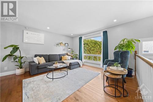 10 Mac Storey Street, Richmond, ON - Indoor Photo Showing Living Room