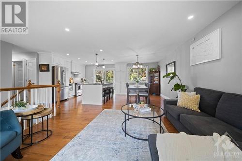 10 Mac Storey Street, Richmond, ON - Indoor Photo Showing Living Room