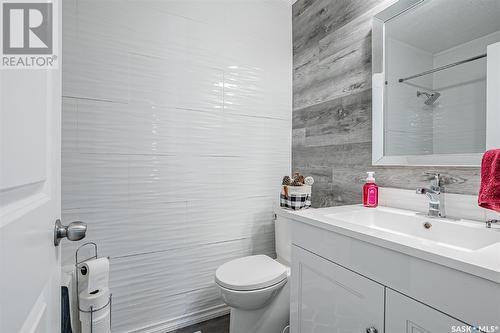 54 Henigman Place, Saskatoon, SK - Indoor Photo Showing Bathroom