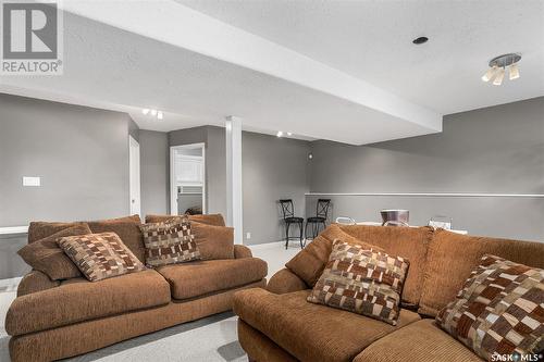 54 Henigman Place, Saskatoon, SK - Indoor Photo Showing Living Room