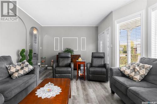 54 Henigman Place, Saskatoon, SK - Indoor Photo Showing Living Room