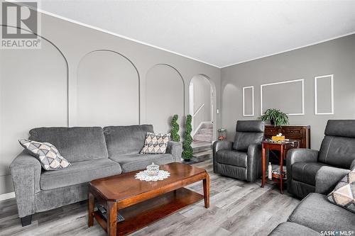 54 Henigman Place, Saskatoon, SK - Indoor Photo Showing Living Room