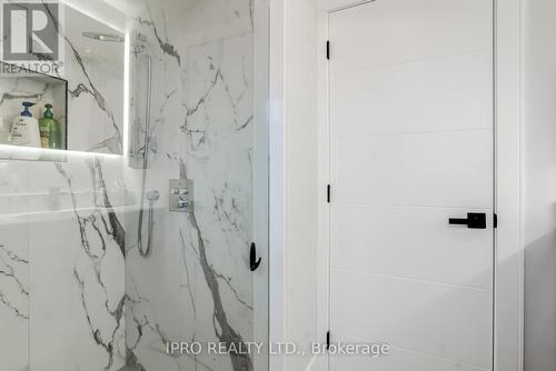 10 Urbandale Avenue, Toronto, ON -  Photo Showing Bathroom