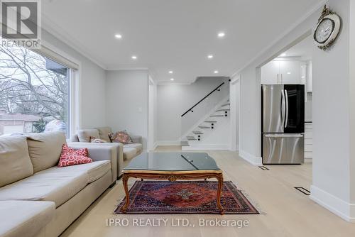 10 Urbandale Avenue, Toronto, ON - Indoor