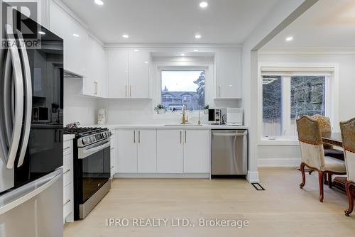 10 Urbandale Avenue, Toronto, ON - Indoor Photo Showing Kitchen With Upgraded Kitchen