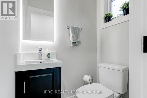 10 Urbandale Avenue, Toronto, ON - Indoor Photo Showing Bathroom