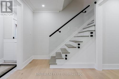 10 Urbandale Avenue, Toronto, ON - Indoor Photo Showing Other Room