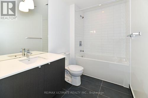 410 - 32 Camden Street, Toronto, ON - Indoor Photo Showing Bathroom