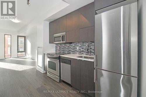 410 - 32 Camden Street, Toronto, ON - Indoor Photo Showing Kitchen With Upgraded Kitchen