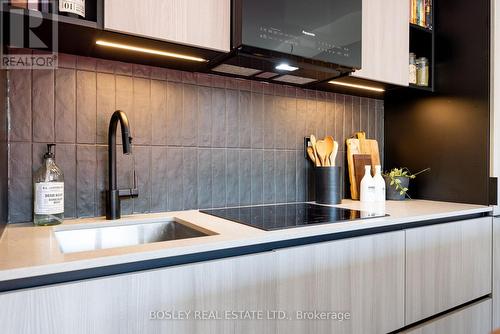 309 - 2 Augusta Avenue, Toronto, ON - Indoor Photo Showing Kitchen