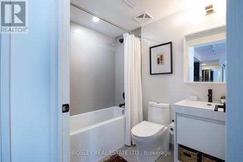 309 - 2 Augusta Avenue, Toronto, ON - Indoor Photo Showing Bathroom