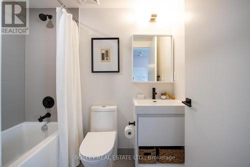 309 - 2 Augusta Avenue, Toronto, ON - Indoor Photo Showing Bathroom